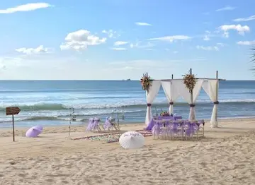 Beach wedding in Phuket