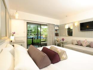 Deluxe pool rooms at the Katathani Phuket