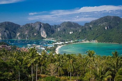 Explore the wonders of the Phi Phi Islands Phi Phi Islands