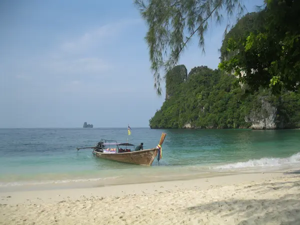 Koh Hong is part of the Than Bok Khorani National Marine Park. Koh Hong Daytrip