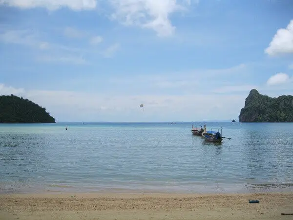 Enjoy stress-free travel with a great selection of Tours and transfers from Phuket or Krabi. Loh Dalum Bay, Koh Phi Phi