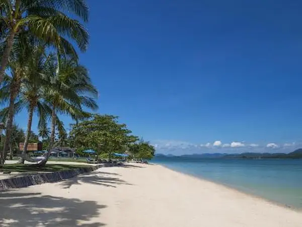 The Naka Islands are less than 20 minutes from Phuket Naka Island