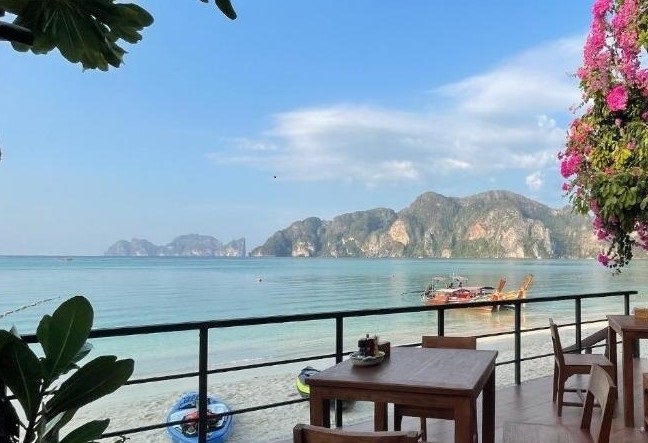 Fantastic resort with beachside dining at Tonsai Bay Phi Phi Villa Resort at Tonsai Bay