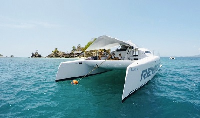 Discover the islands around Phuket in a luxury catamaran. Discover the islands around Phuket in a luxury catamaran.