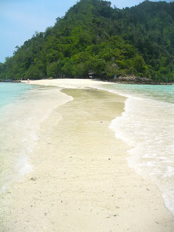 Walk across the islands sandbars in Krabi at Low tide Low tide at Chicken Island