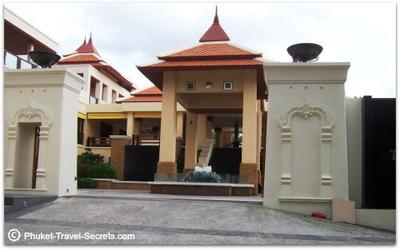 Entry to the Moevenpick Resort at Bang Tao Beach