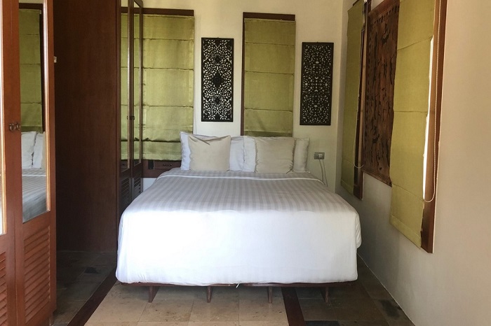 Bedroom 7 queen-size bed